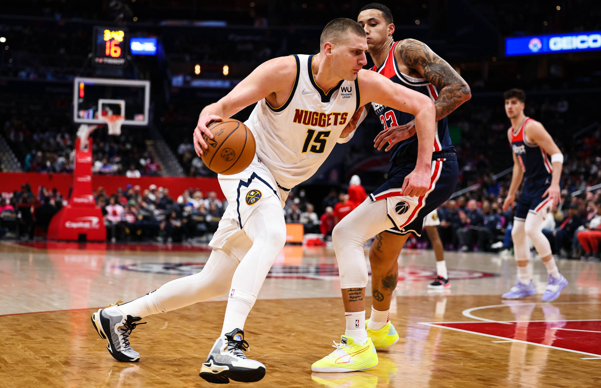 黄蜂击败开拓者，主场优势明显