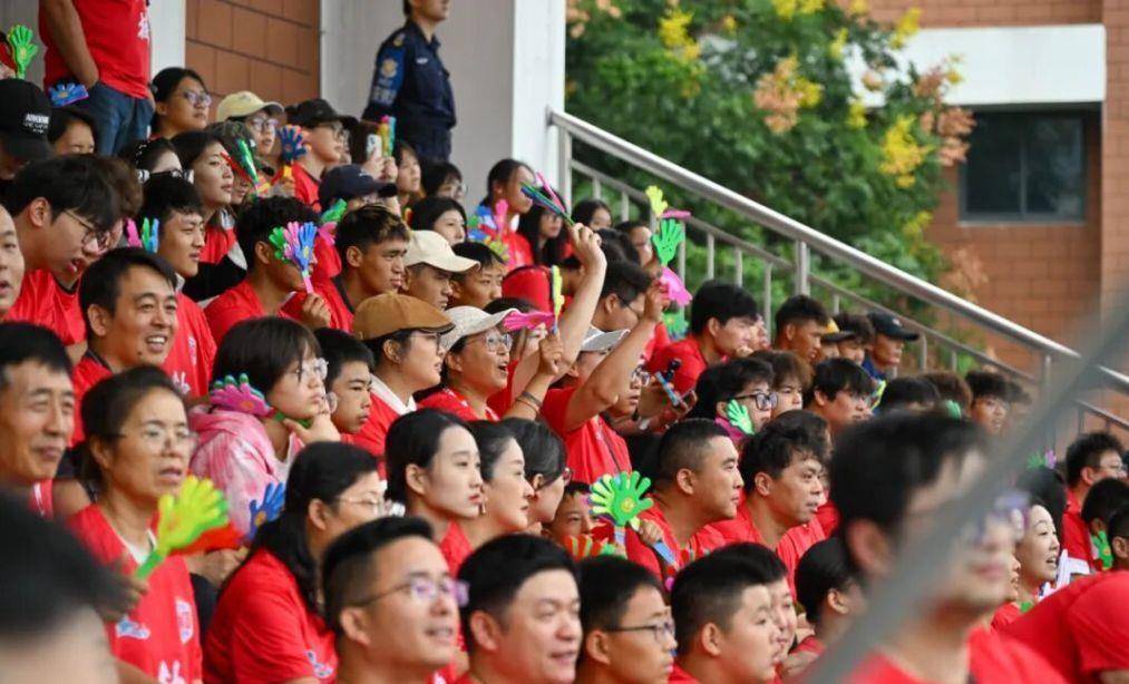 关于激情四射！中国足球联赛火花四溅的信息