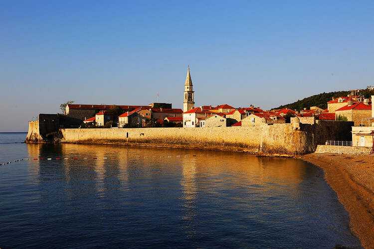 1xBit体育娱乐-包含科威特橄榄球队凶猛出击，凭借实力称尊的词条